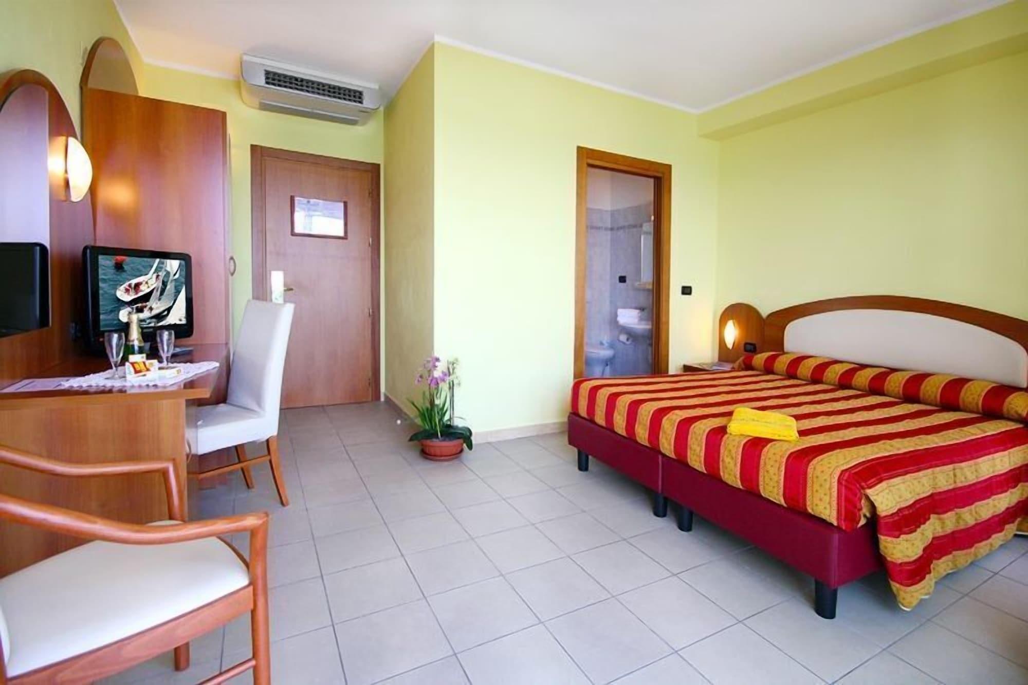 Piccolo Hotel Diano Marina Exterior photo