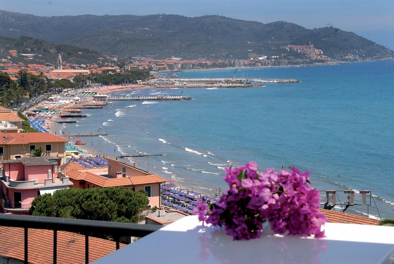 Piccolo Hotel Diano Marina Exterior photo