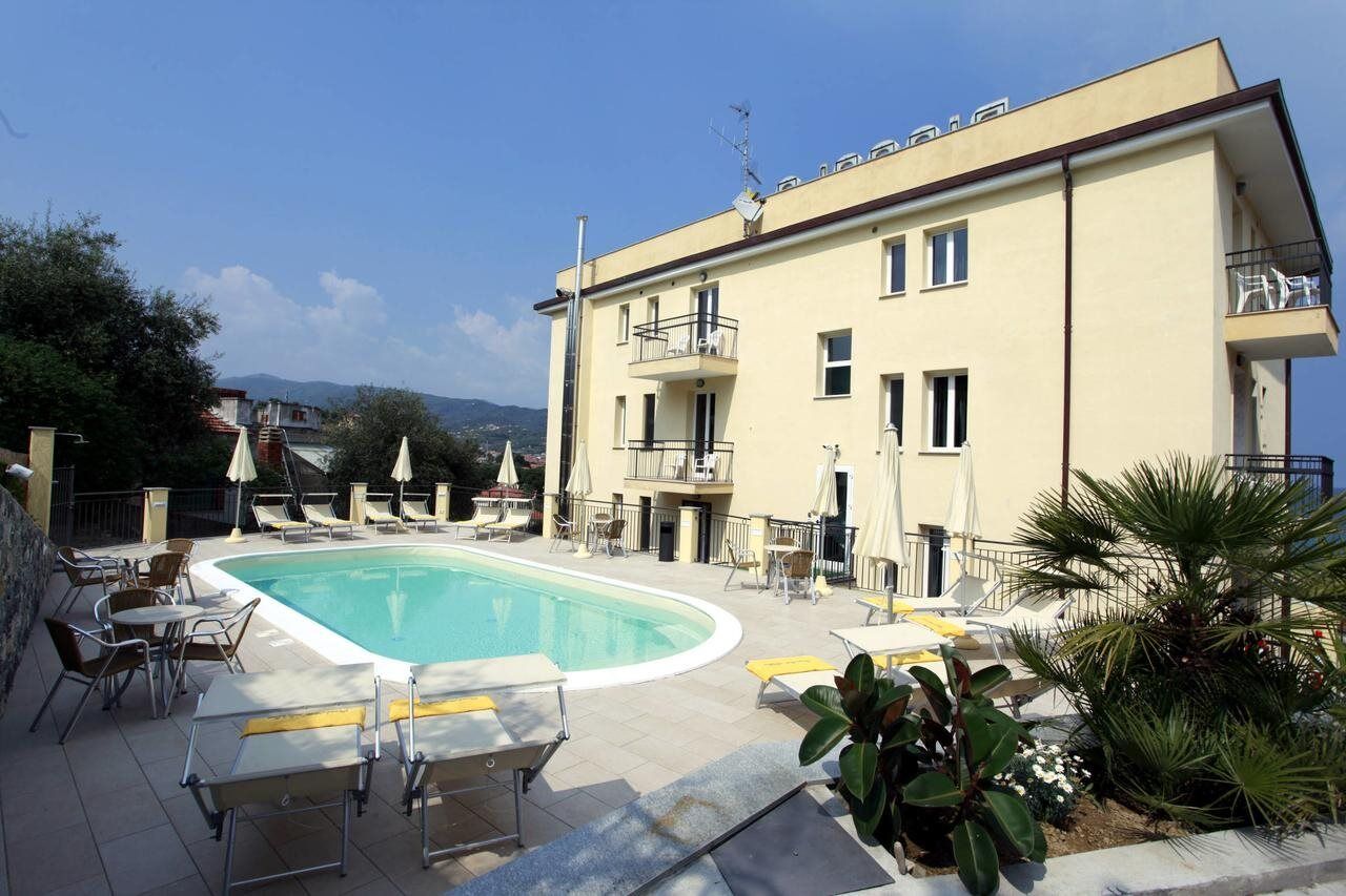Piccolo Hotel Diano Marina Exterior photo